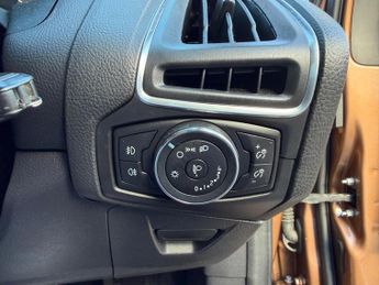 Ford Focus 1.6 Zetec Powershift Euro 5 5dr