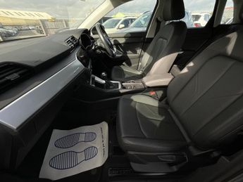 Audi Q3 TECHNIK 45 TFSI E S-A
