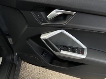 Audi Q3 TECHNIK 45 TFSI E S-A