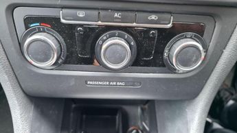 Volkswagen Golf 1.2 TSI S Hatchback 5dr Petrol DSG Euro 5 (105 ps)