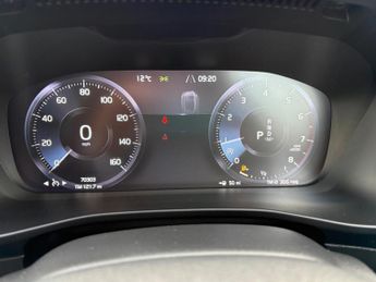 Volvo XC40 2.0 T4 Momentum Pro Auto AWD Euro 6 (s/s) 5dr