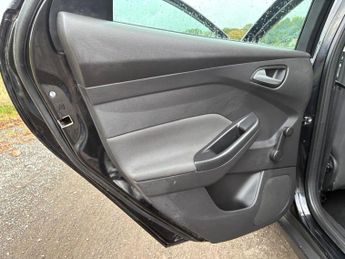 Ford Focus 1.6 Zetec Euro 5 5dr