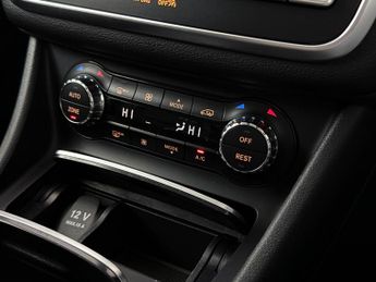 Mercedes-Benz GLA 2.1 GLA200d Sport (Premium) SUV 5dr Diesel 7G-DCT 4MATIC Euro 6 