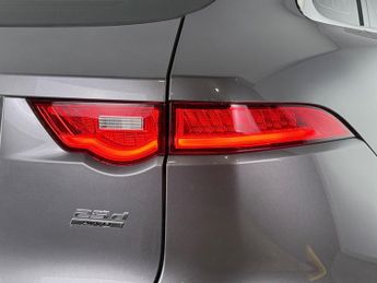 Jaguar F-PACE 2.0 D240 Portfolio SUV 5dr Diesel Auto AWD Euro 6 (s/s) (240 ps)