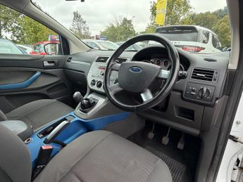 Ford Kuga 2.0 TDCi Zetec SUV 5dr Diesel Manual 2WD Euro 4 (136 ps)