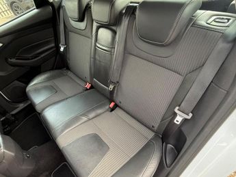 Ford Focus 1.0T EcoBoost Titanium X Euro 5 (s/s) 5dr