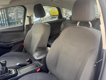 Ford Focus 1.0T EcoBoost Titanium Euro 6 (s/s) 5dr
