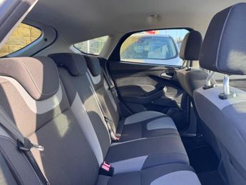Ford Focus 1.0T EcoBoost Zetec Euro 5 (s/s) 5dr