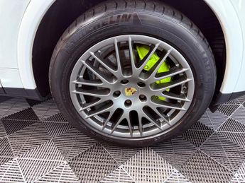 Porsche Cayenne 3.0 V6 E-Hybrid S Platinum Edition TiptronicS 4WD Euro 6 (s/s) 5
