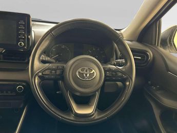 Toyota Yaris 1.5 VVT-h Icon Hatchback 5dr Petrol Hybrid E-CVT Euro 6 (s/s) (1
