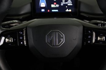 MG MG4 64kWh SE Long Range Auto 5dr