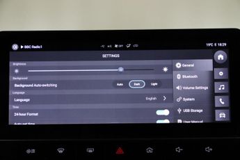 MG MG4 64kWh SE Long Range Auto 5dr