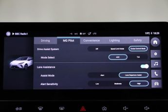 MG MG4 64kWh SE Long Range Auto 5dr