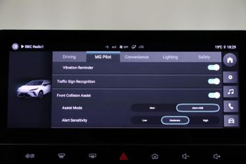 MG MG4 64kWh SE Long Range Auto 5dr