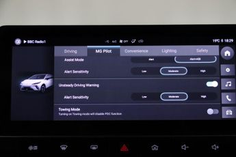 MG MG4 64kWh SE Long Range Auto 5dr