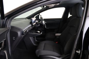 MG MG4 64kWh SE Long Range Auto 5dr