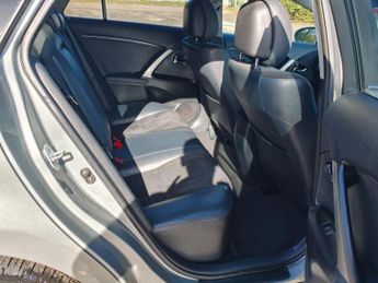 Toyota Avensis 2.2 D-CAT Icon Business Edition Tourer Auto Euro 5 5dr