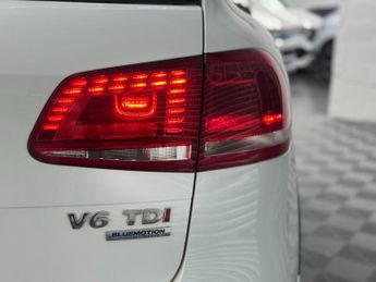 Volkswagen Touareg 3.0 TDI V6 BlueMotion Tech R-Line Tiptronic 4WD Euro 5 (s/s) 5dr