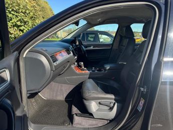 Volkswagen Touareg 3.0 TDI V6 BlueMotion Tech SE Tiptronic 4WD Euro 5 (s/s) 5dr