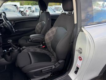 MINI Hatch 1.5 Cooper D Auto Euro 6 (s/s) 3dr
