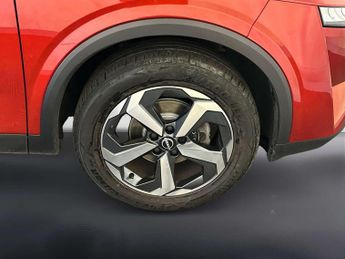 Nissan Qashqai 1.3 DIG-T MHEV N-Connecta SUV 5dr Petrol Hybrid Manual Euro 6 (s