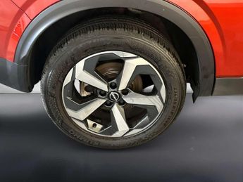 Nissan Qashqai 1.3 DIG-T MHEV N-Connecta SUV 5dr Petrol Hybrid Manual Euro 6 (s