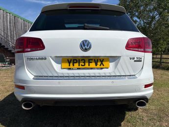 Volkswagen Touareg 3.0 TDI V6 BlueMotion Tech R-Line Tiptronic 4WD Euro 5 (s/s) 5dr
