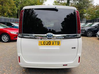 Toyota Noah (Voxy) Hybrid G 1.8 Automatic 5dr