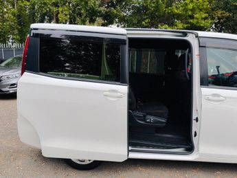Toyota Noah (Voxy) Hybrid G 1.8 Automatic 5dr