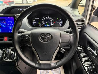 Toyota Noah (Voxy) Hybrid G 1.8 Automatic 5dr