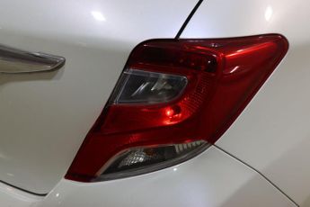 Toyota Yaris 1.33 Dual VVT-i Design Hatchback 5dr Petrol Multidrive S Euro 6 