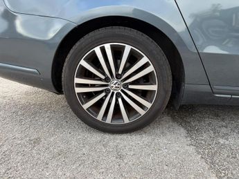 Volkswagen Passat 2.0 TDI BlueMotion Tech Sport DSG Euro 5 (s/s) 5dr