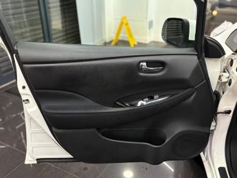 Nissan Leaf 24kWh Acenta Auto 5dr