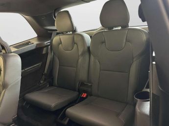 Volvo XC90 2.0 B5 MHEV Momentum SUV 5dr Diesel Hybrid Auto 4WD Euro 6 (s/s)