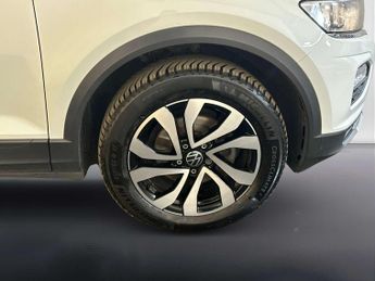 Volkswagen T-Roc 1.5 TSI EVO Active SUV 5dr Petrol DSG Euro 6 (s/s) (150 ps)
