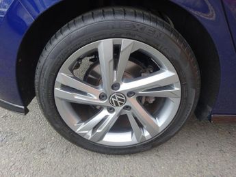 Volkswagen Golf 1.5 eTSI MHEV R-Line DSG Euro 6 (s/s) 5dr