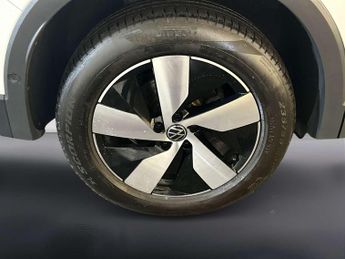 Volkswagen Tiguan 1.5 TSI eHybrid 19.7kWh Match SUV 5dr Petrol Plug-in Hybrid DSG 
