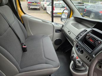 Vauxhall Vivaro 2.0 2700 CDTi FWD L1 4dr
