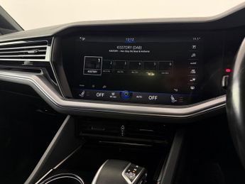Volkswagen Touareg 3.0 TDI V6 R-Line Tech SUV 5dr Diesel Tiptronic 4Motion Euro 6 (
