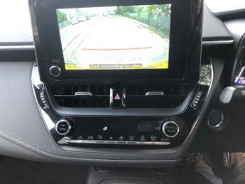 Toyota Corolla 2.0 VVT-h Design Touring Sports CVT Euro 6 (s/s) 5dr