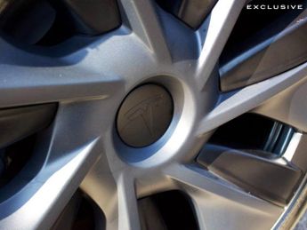 Tesla Model Y Long Range Auto RWD 5dr