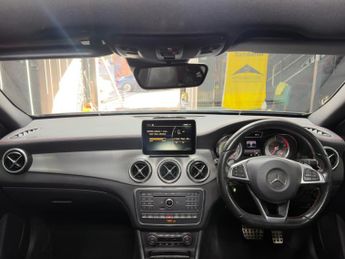 Mercedes-Benz GLA 2.1 GLA220d AMG Line (Premium Plus) 7G-DCT 4MATIC Euro 6 (s/s) 5