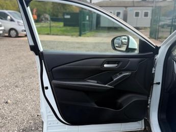 Nissan Qashqai 1.3 DIG-T MHEV N-Connecta XTRON Euro 6 (s/s) 5dr
