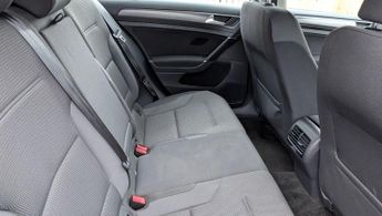 Volkswagen e-Golf 35.8kWh e-Golf Auto 5dr