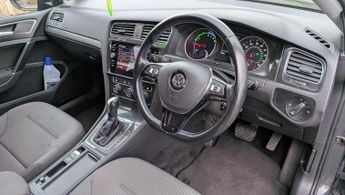 Volkswagen e-Golf 35.8kWh e-Golf Auto 5dr
