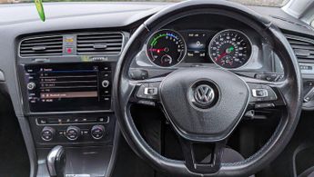 Volkswagen e-Golf 35.8kWh e-Golf Auto 5dr