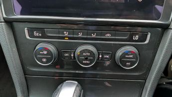 Volkswagen e-Golf 35.8kWh e-Golf Auto 5dr