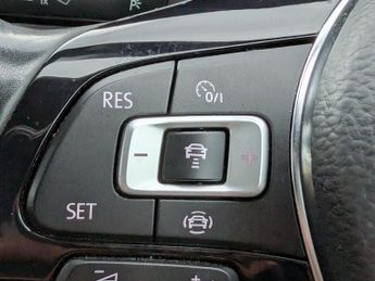 Volkswagen e-Golf 35.8kWh e-Golf Auto 5dr
