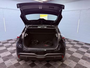 MG MG4 64kWh SE Long Range Auto 5dr