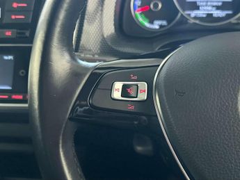 Volkswagen e-up! 36.8kWh e-up! Hatchback 5dr Electric Auto (82 ps)